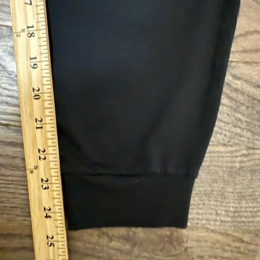 Vuori Black Athletic Joggers Waist Tapered Sweatpants